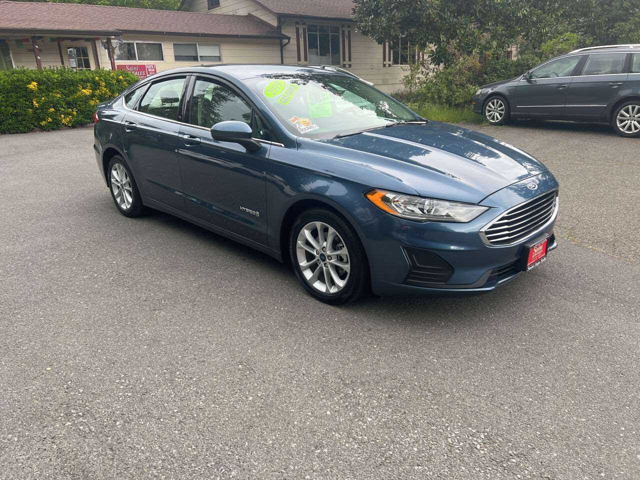 Ford Fusion Hybrid Image 2