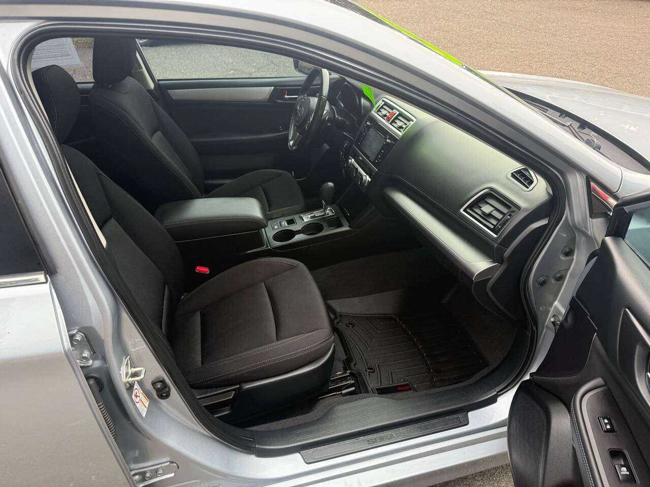 Subaru Legacy Image 6