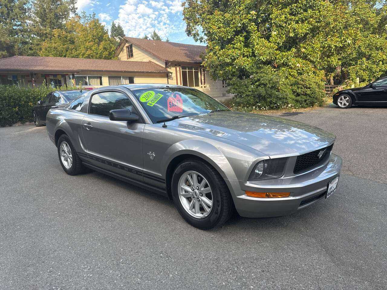 Ford Mustang Image 2