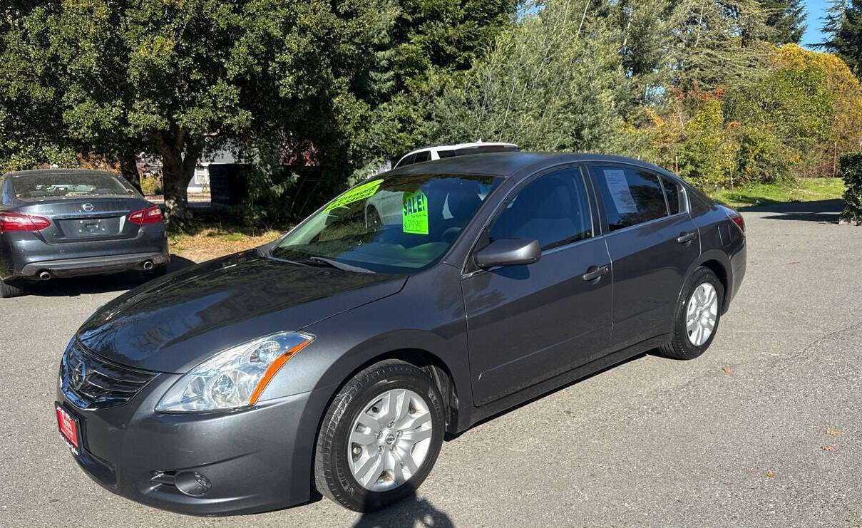 Nissan Altima Image 1