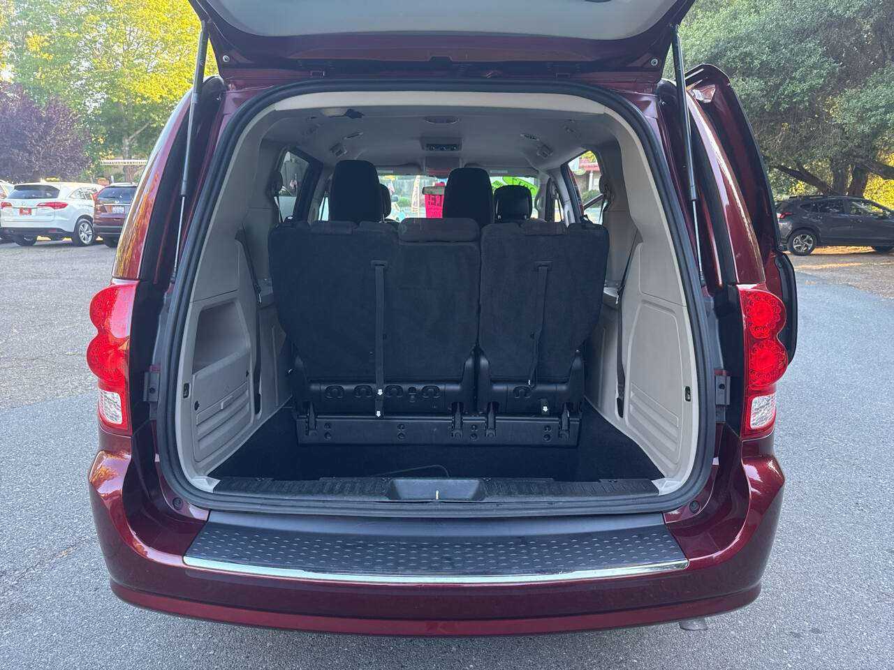 Dodge Grand Caravan Image 9