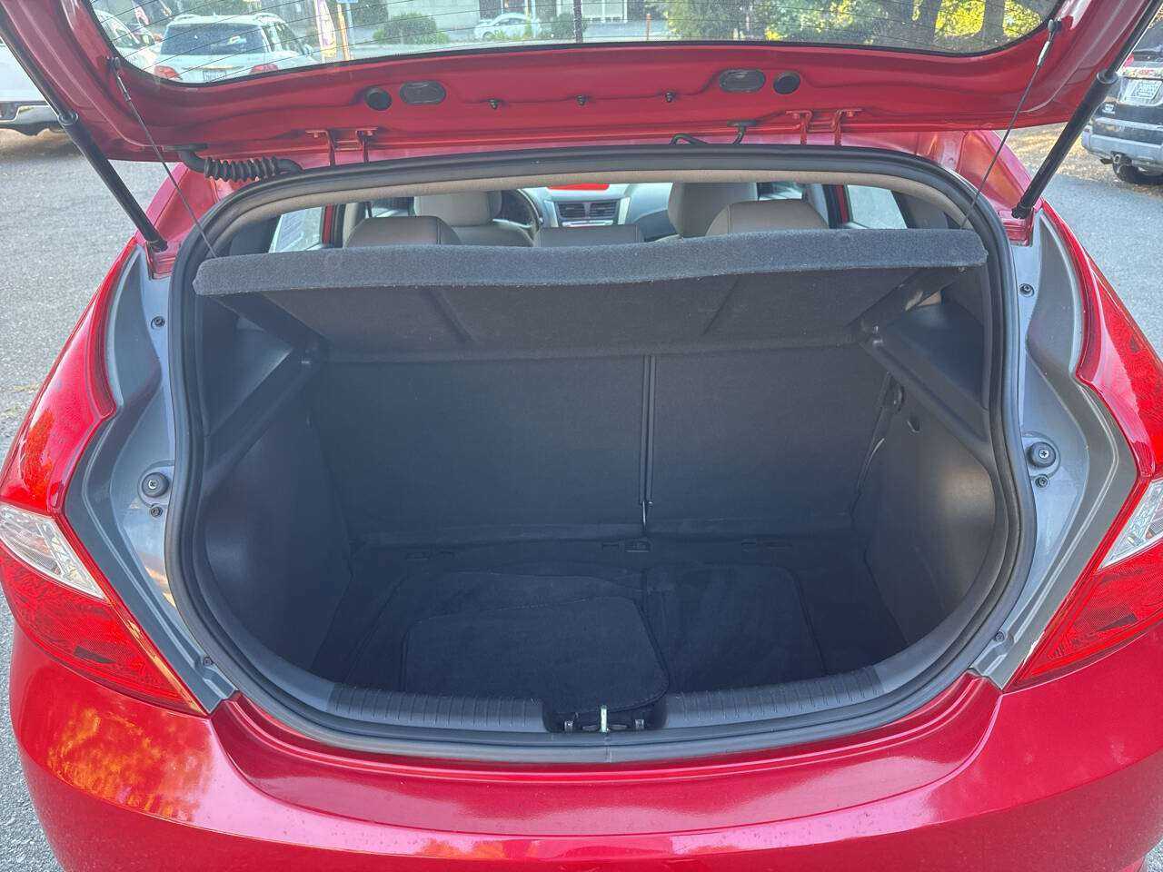 Hyundai Accent Image 8