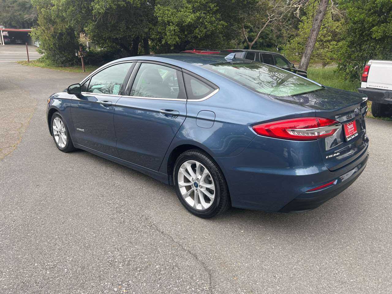 Ford Fusion Hybrid Image 4