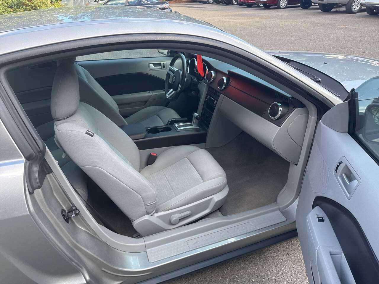 Ford Mustang Image 6
