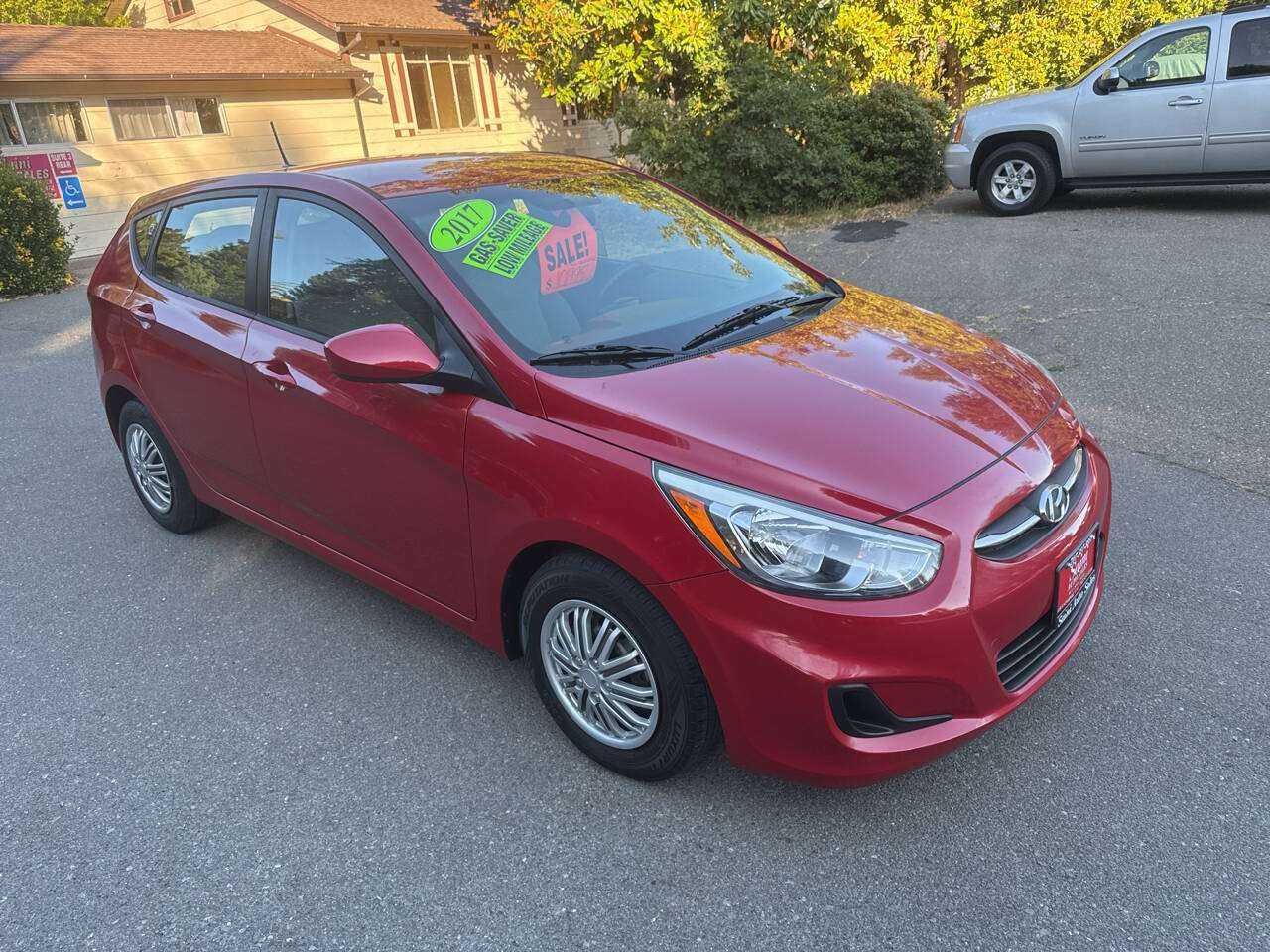 Hyundai Accent Image 2